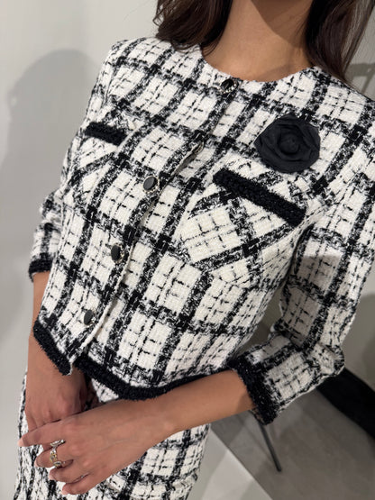 TUED BLACK & WHITE SUIT